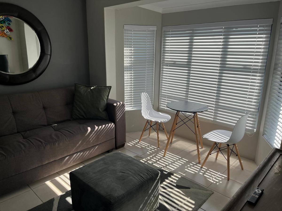 28 On Symonds Luxstudio 4 George Luaran gambar